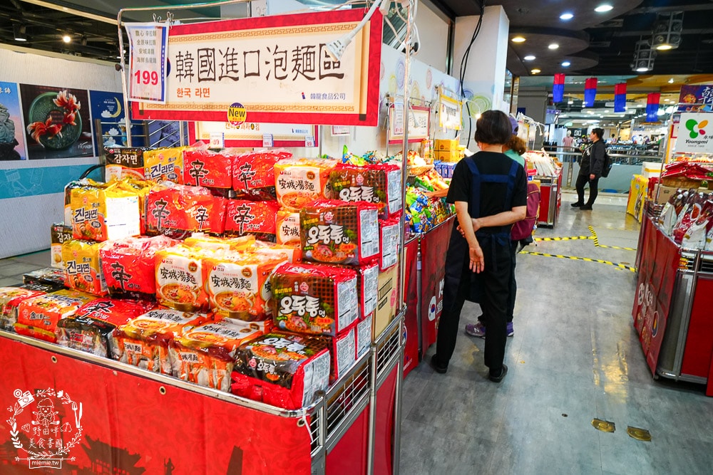 大遠百韓國展9/5~9/17的韓流魅力特賣會場！現場販售超多人氣韓國食品居然可以免費試吃試喝？！