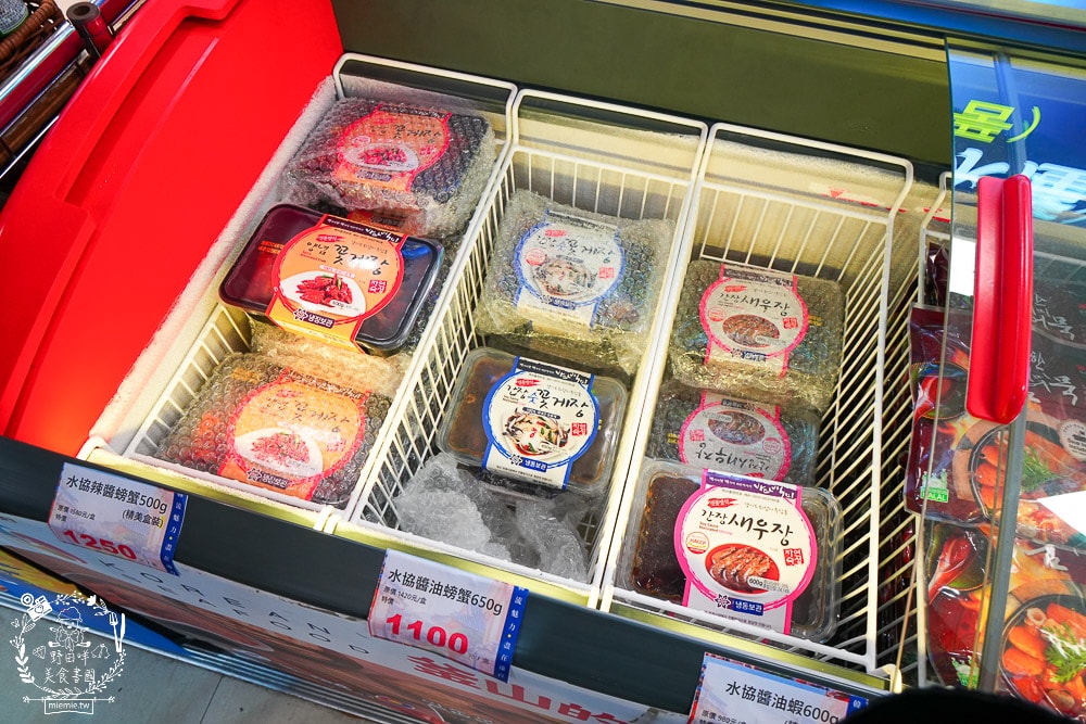 大遠百韓國展9/5~9/17的韓流魅力特賣會場！現場販售超多人氣韓國食品居然可以免費試吃試喝？！