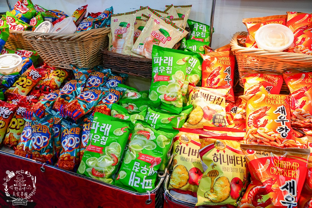 大遠百韓國展9/5~9/17的韓流魅力特賣會場！現場販售超多人氣韓國食品居然可以免費試吃試喝？！