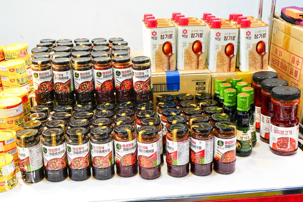 大遠百韓國展9/5~9/17的韓流魅力特賣會場！現場販售超多人氣韓國食品居然可以免費試吃試喝？！