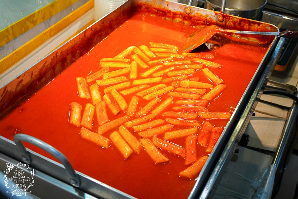 大遠百韓國展9/5~9/17的韓流魅力特賣會場！現場販售超多人氣韓國食品居然可以免費試吃試喝？！