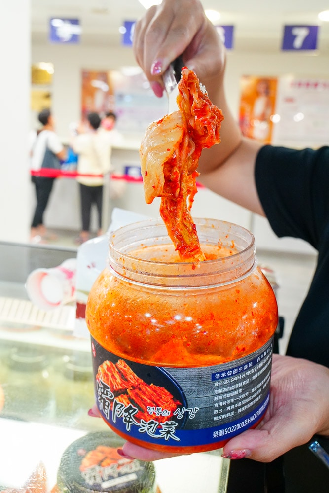 大遠百韓國展9/5~9/17的韓流魅力特賣會場！現場販售超多人氣韓國食品居然可以免費試吃試喝？！