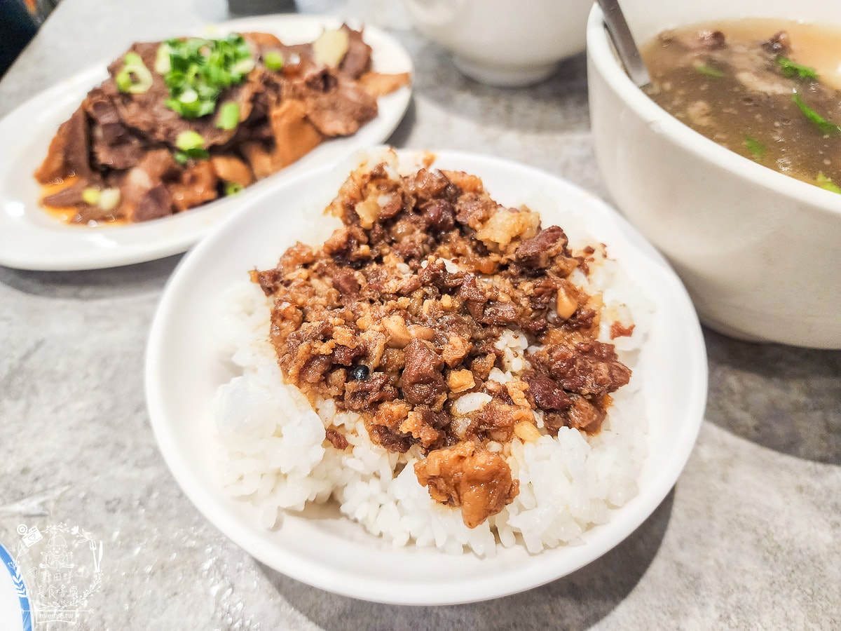文章牛肉湯|台南未營業就開始排隊的人氣牛肉湯！買牛腩湯送牛肉燥飯！台南必吃牛肉湯！
