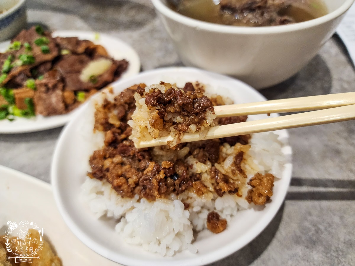 文章牛肉湯|台南未營業就開始排隊的人氣牛肉湯！買牛腩湯送牛肉燥飯！台南必吃牛肉湯！