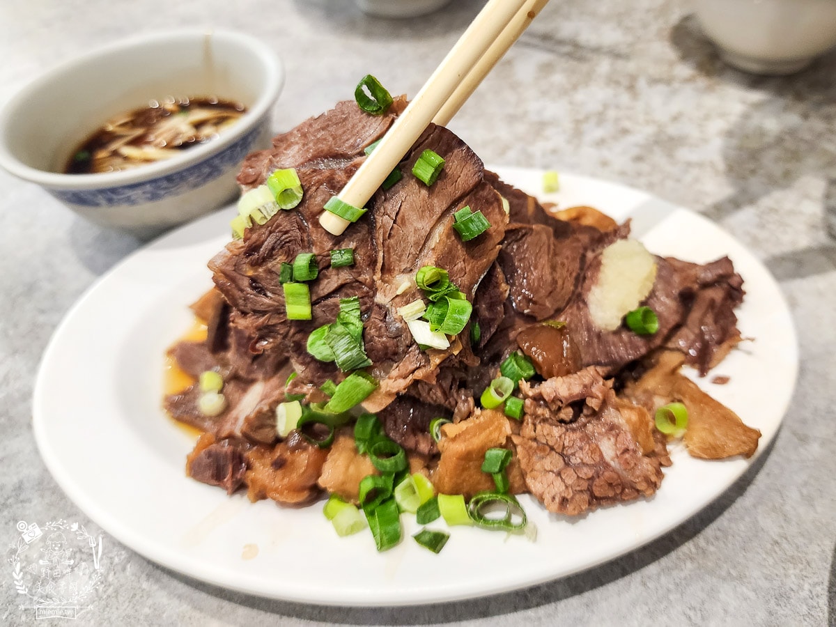 文章牛肉湯|台南未營業就開始排隊的人氣牛肉湯！買牛腩湯送牛肉燥飯！台南必吃牛肉湯！