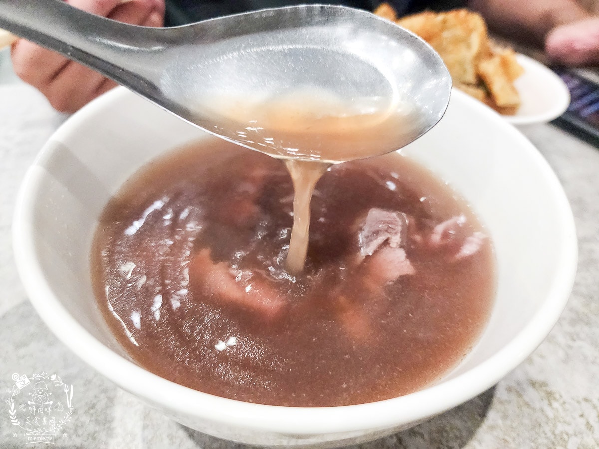 文章牛肉湯|台南未營業就開始排隊的人氣牛肉湯！買牛腩湯送牛肉燥飯！台南必吃牛肉湯！