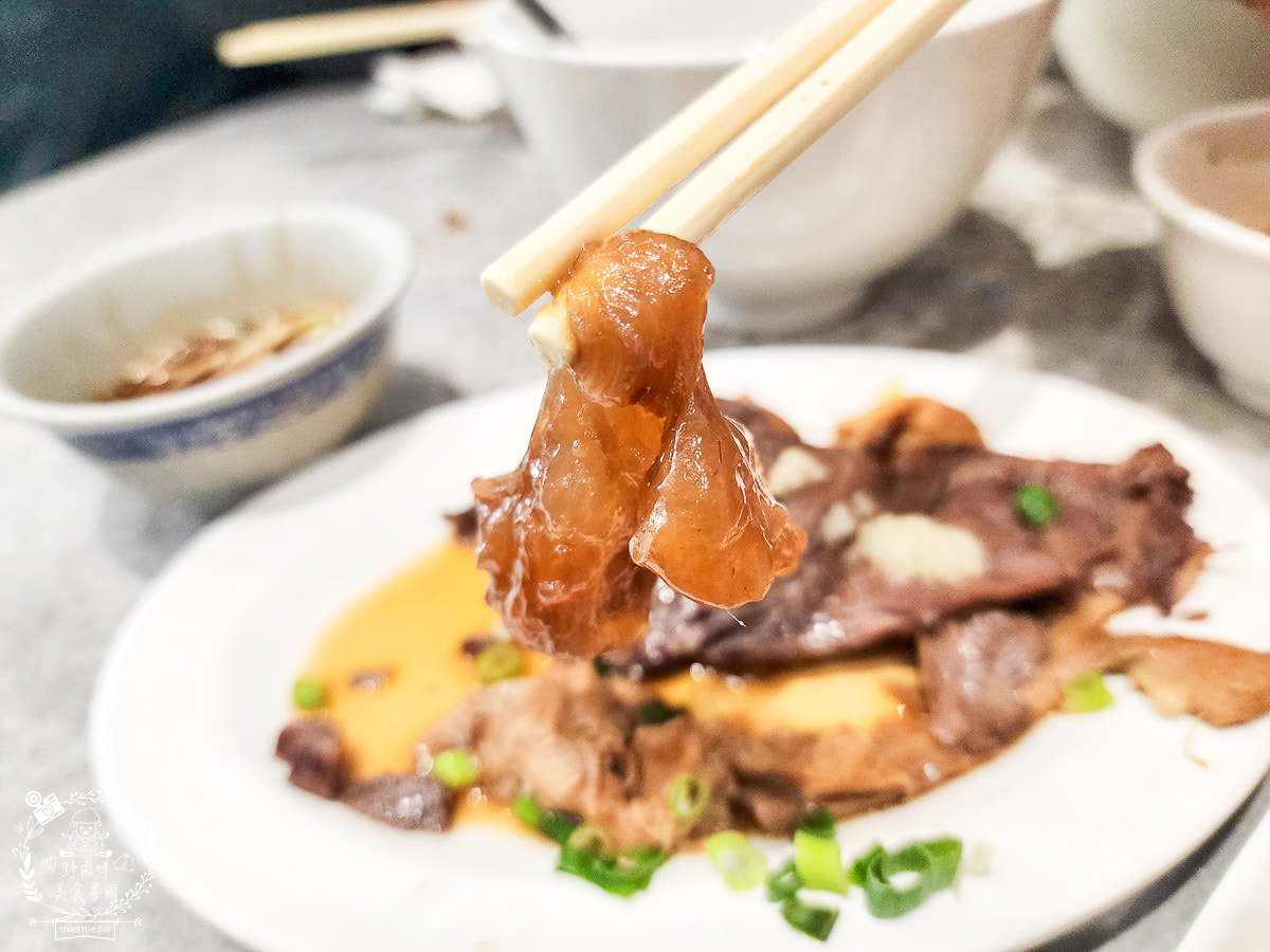 文章牛肉湯|台南未營業就開始排隊的人氣牛肉湯！買牛腩湯送牛肉燥飯！台南必吃牛肉湯！