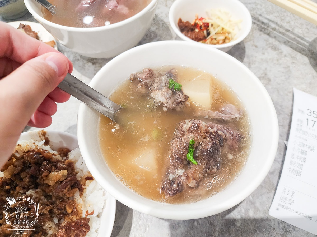 文章牛肉湯|台南未營業就開始排隊的人氣牛肉湯！買牛腩湯送牛肉燥飯！台南必吃牛肉湯！