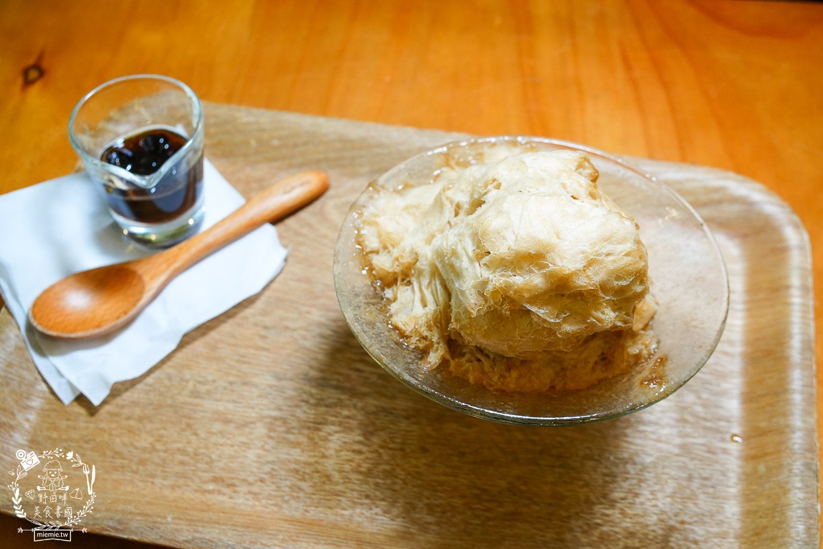時蒔蔬食麵館|河堤商圈超夢幻的蔬食料理！炸醬麵超香濃，搭配套餐很超值～