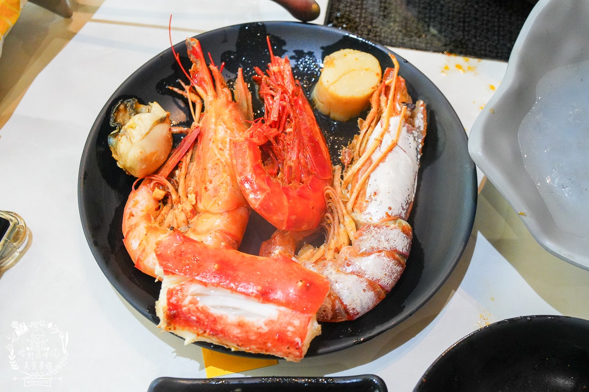 梨花A5和牛放題|高雄最低1799就能日本A5和牛+帝王蟹+胭脂蝦吃到飽！高雄帝王蟹吃到飽！