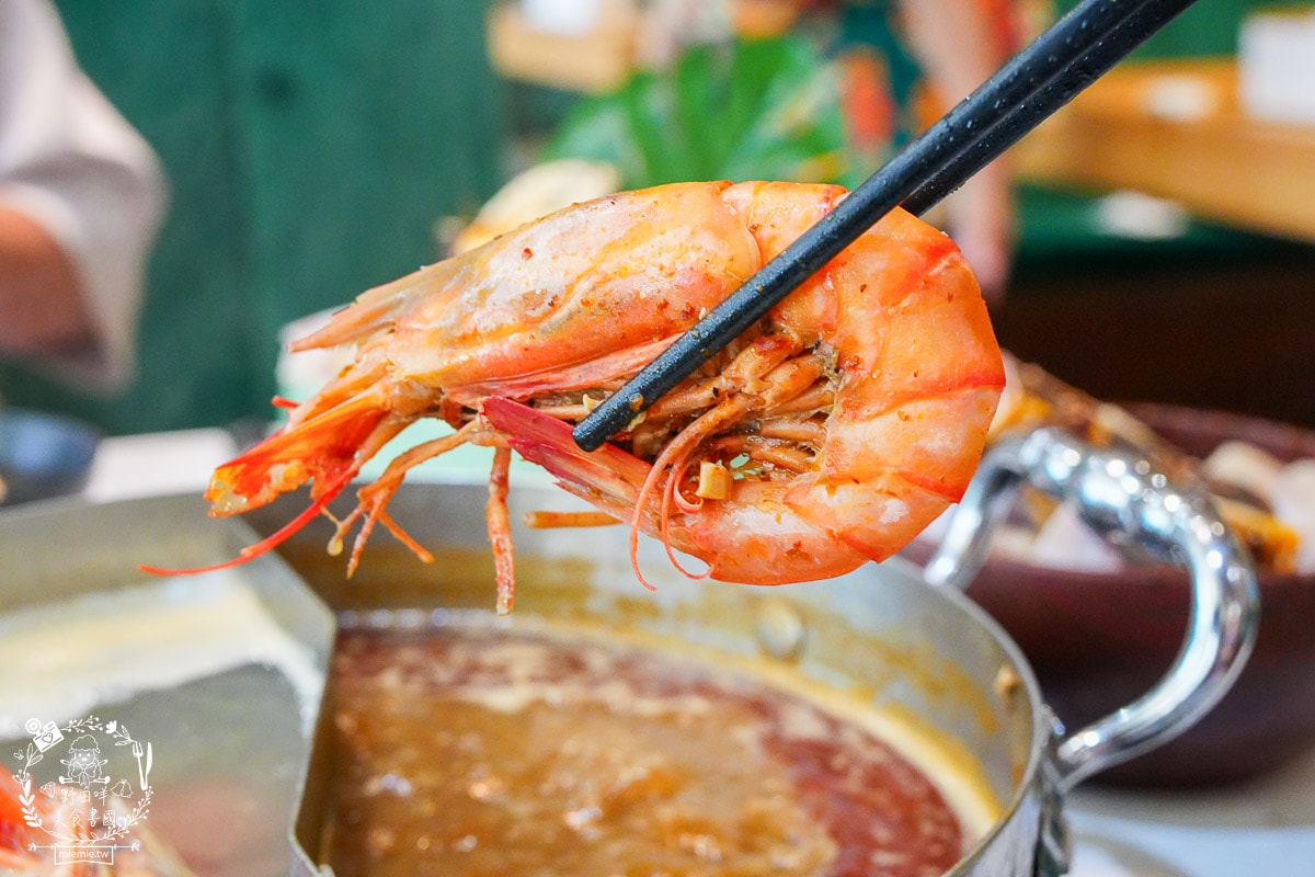 梨花A5和牛放題|高雄最低1799就能日本A5和牛+帝王蟹+胭脂蝦吃到飽！高雄帝王蟹吃到飽！