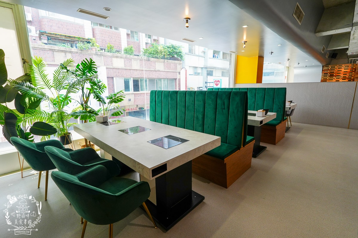 梨花A5和牛放題|高雄最低1799就能日本A5和牛+帝王蟹+胭脂蝦吃到飽！高雄帝王蟹吃到飽！