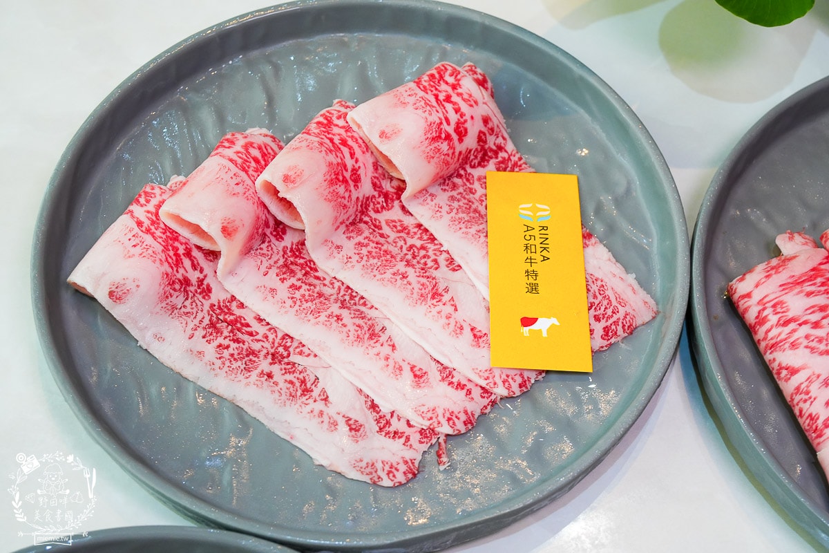 梨花A5和牛放題|高雄最低1799就能日本A5和牛+帝王蟹+胭脂蝦吃到飽！高雄帝王蟹吃到飽！