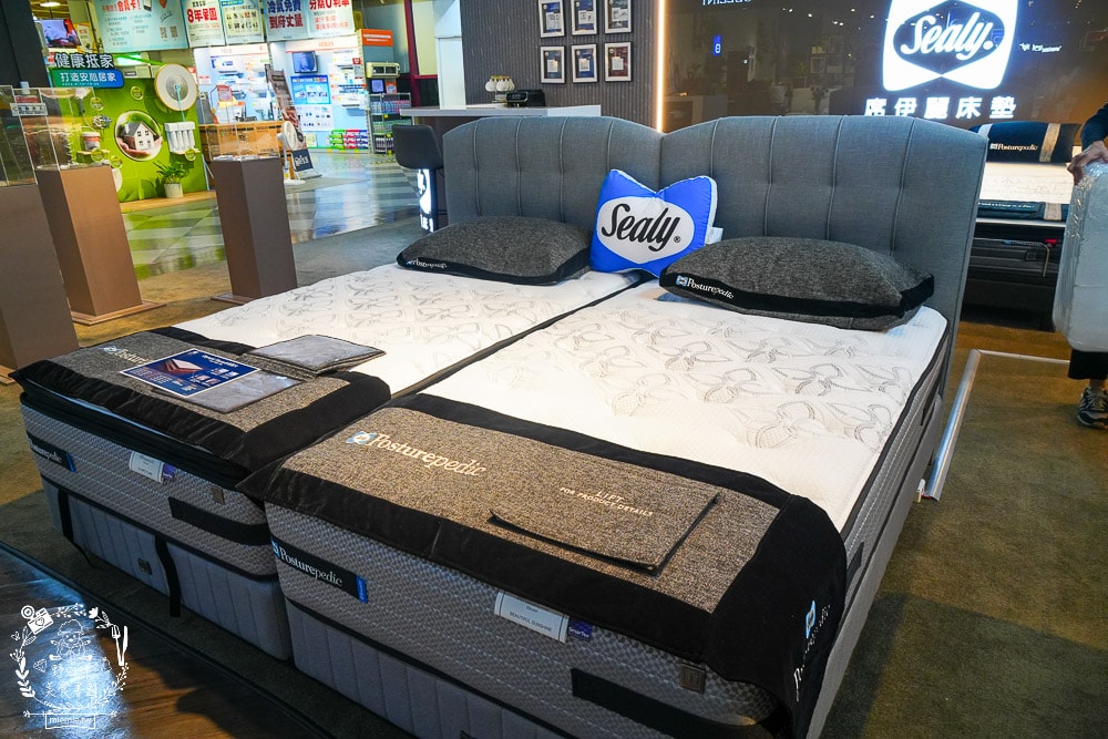 特力家居高雄館週年慶開跑啦!9/28六-11/03日~包羅萬象的寢具+沙發+家電+香氛+桌椅全包!家居慶典滿額抽雲朵按摩椅!