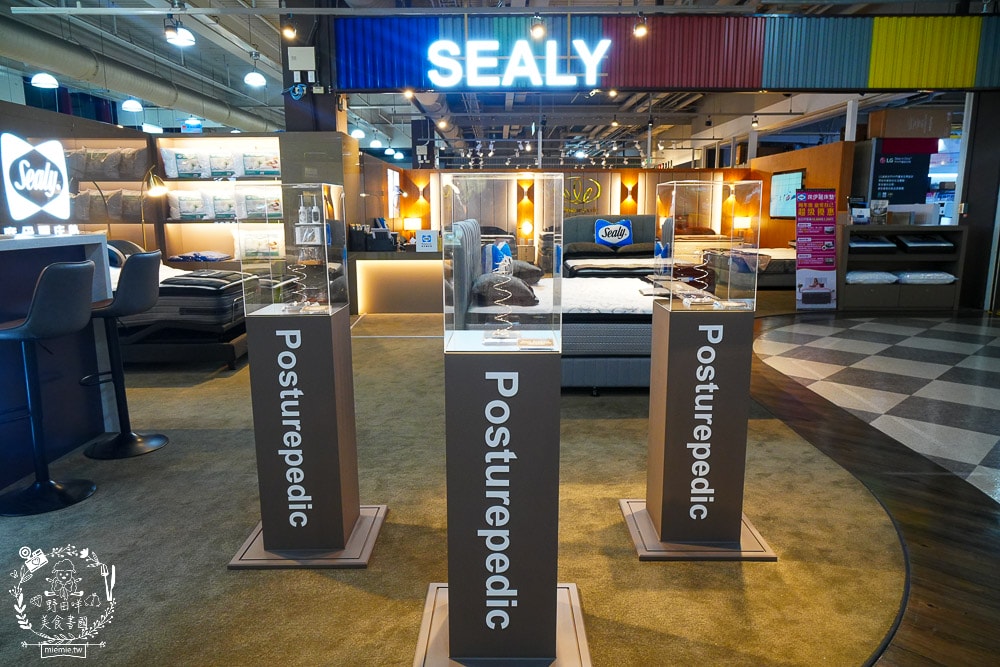 特力家居高雄館週年慶開跑啦!9/28六-11/03日~包羅萬象的寢具+沙發+家電+香氛+桌椅全包!家居慶典滿額抽雲朵按摩椅!