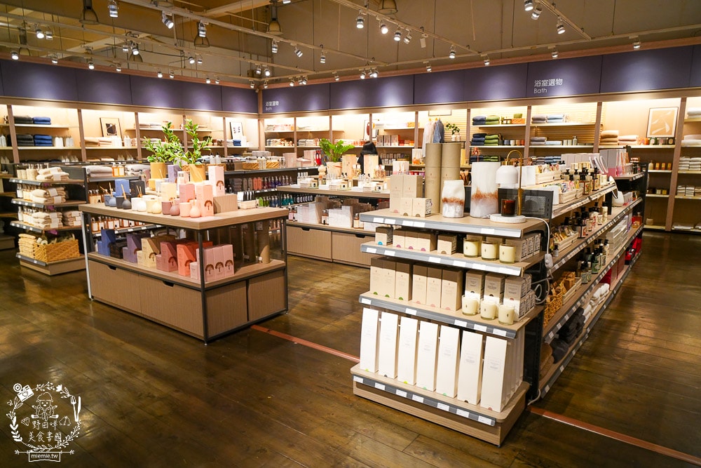 特力家居高雄館週年慶開跑啦!9/28六-11/03日~包羅萬象的寢具+沙發+家電+香氛+桌椅全包!家居慶典滿額抽雲朵按摩椅!