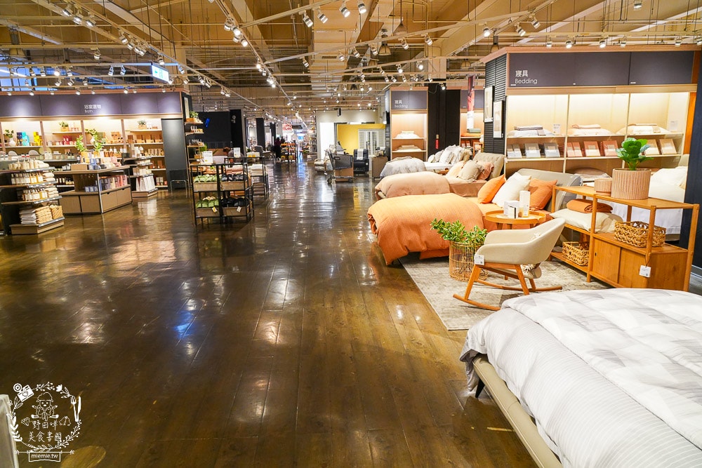 特力家居高雄館週年慶開跑啦!9/28六-11/03日~包羅萬象的寢具+沙發+家電+香氛+桌椅全包!家居慶典滿額抽雲朵按摩椅!