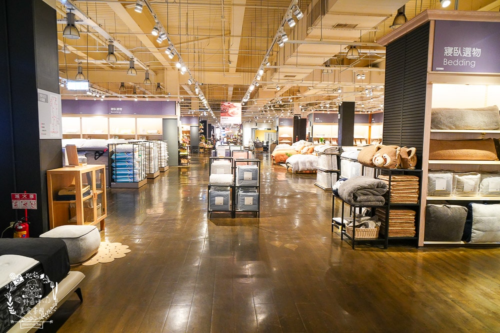 特力家居高雄館週年慶開跑啦!9/28六-11/03日~包羅萬象的寢具+沙發+家電+香氛+桌椅全包!家居慶典滿額抽雲朵按摩椅!