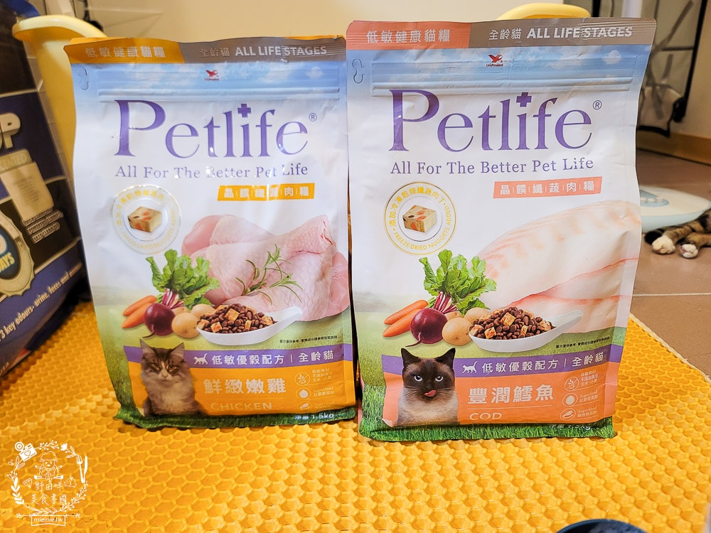 Petlife評價[晶饌纖蔬肉糧]超多凍乾+乾糧的低敏優穀貓糧！十億級食安中心檢驗把關的好飼料
