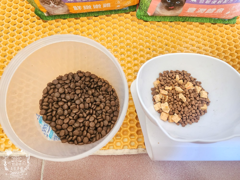 Petlife評價[晶饌纖蔬肉糧]超多凍乾+乾糧的低敏優穀貓糧！十億級食安中心檢驗把關的好飼料