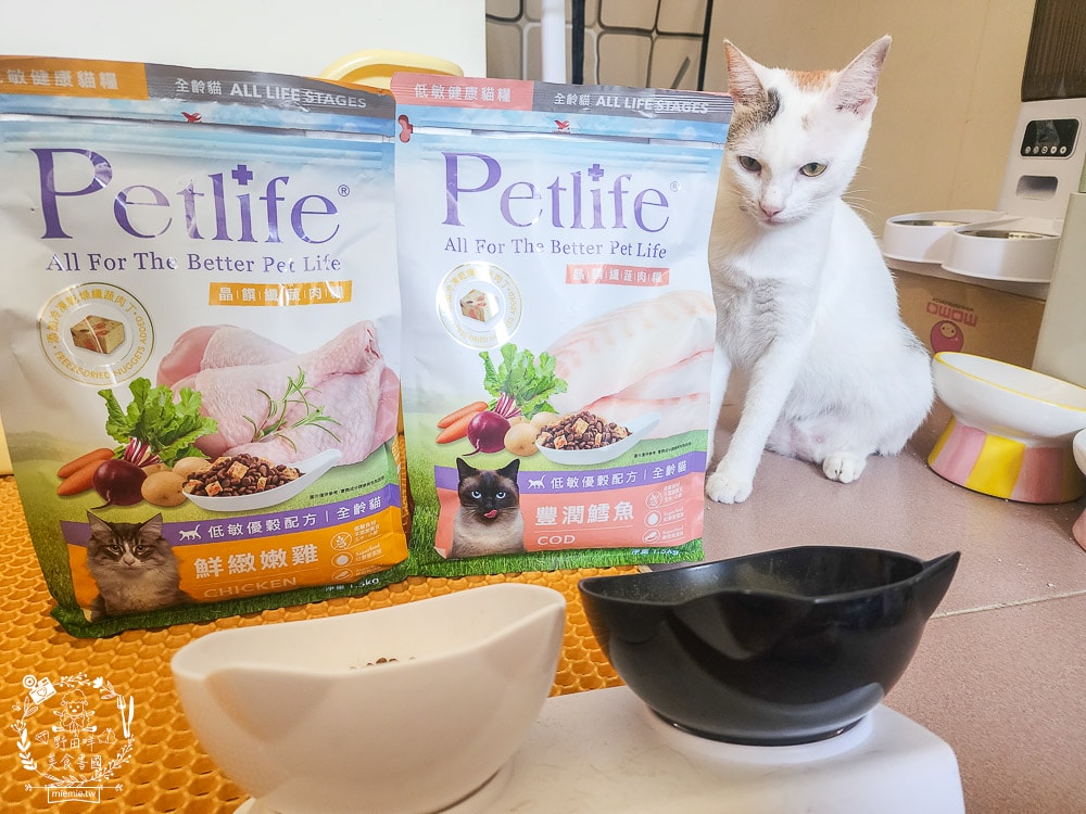 Petlife評價[晶饌纖蔬肉糧]超多凍乾+乾糧的低敏優穀貓糧！十億級食安中心檢驗把關的好飼料