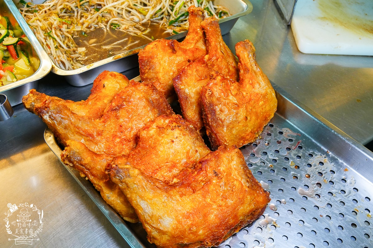 高雄便當推薦|快客利美食|少見的四菜便當店！而且份量超大超有飽足感的高雄便當！