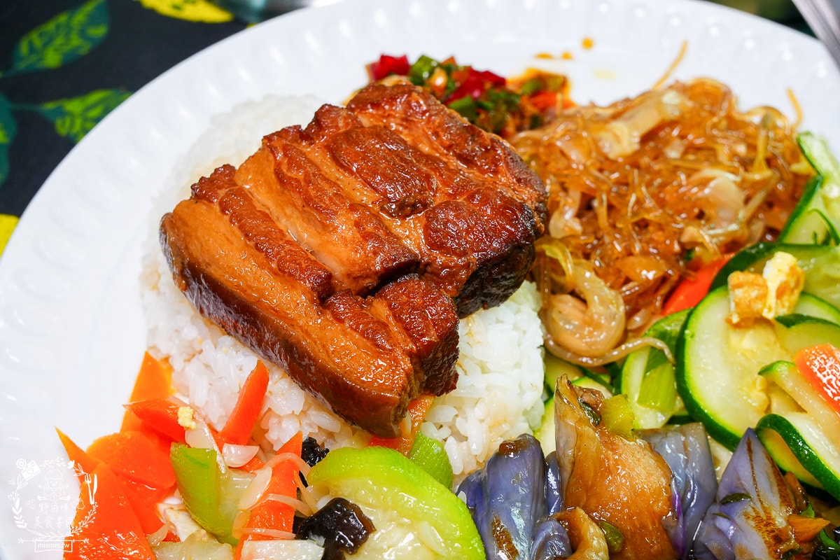 高雄便當推薦|快客利美食|少見的四菜便當店！而且份量超大超有飽足感的高雄便當！