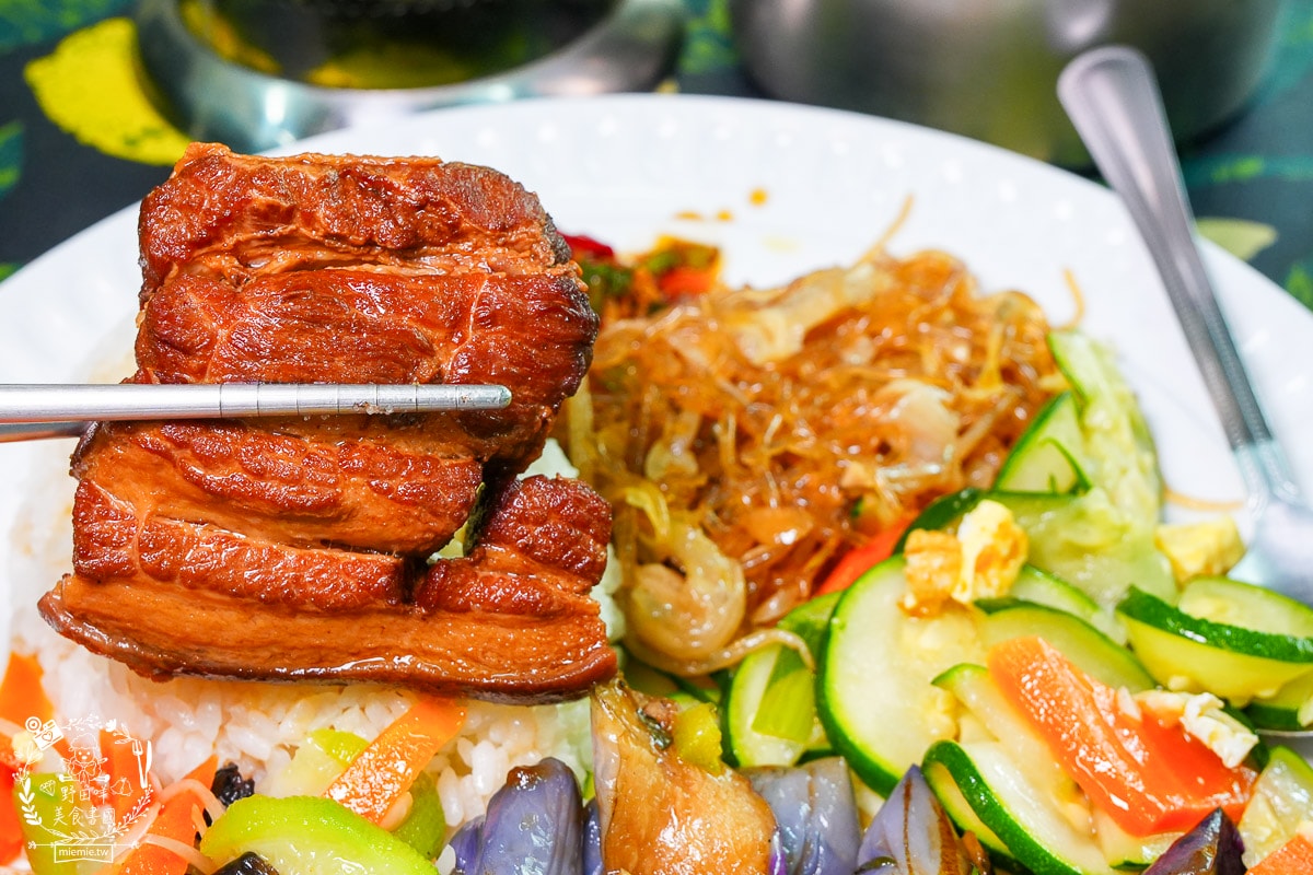 高雄便當推薦|快客利美食|少見的四菜便當店！而且份量超大超有飽足感的高雄便當！