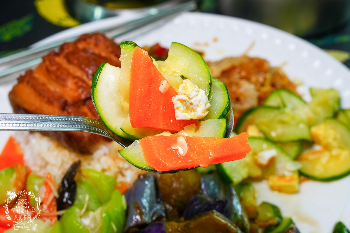 高雄便當推薦|快客利美食|少見的四菜便當店！而且份量超大超有飽足感的高雄便當！