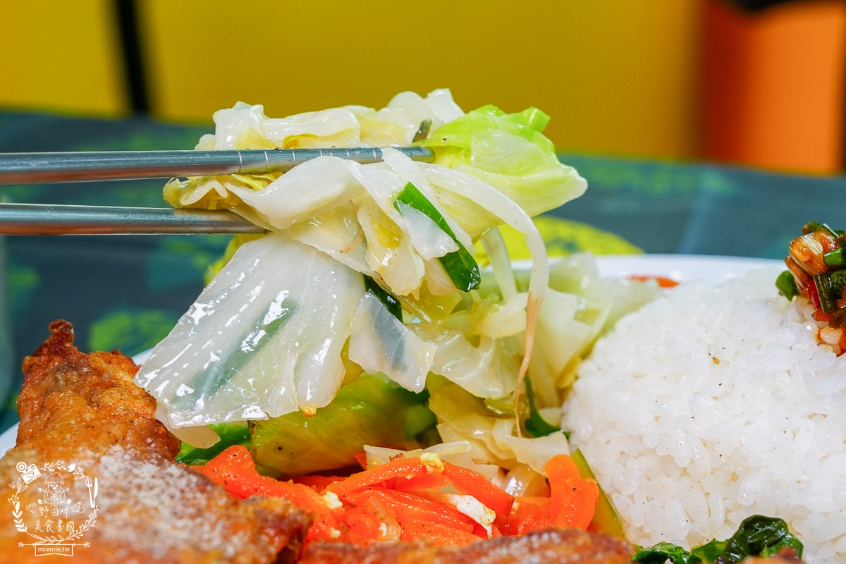 高雄便當推薦|快客利美食|少見的四菜便當店！而且份量超大超有飽足感的高雄便當！