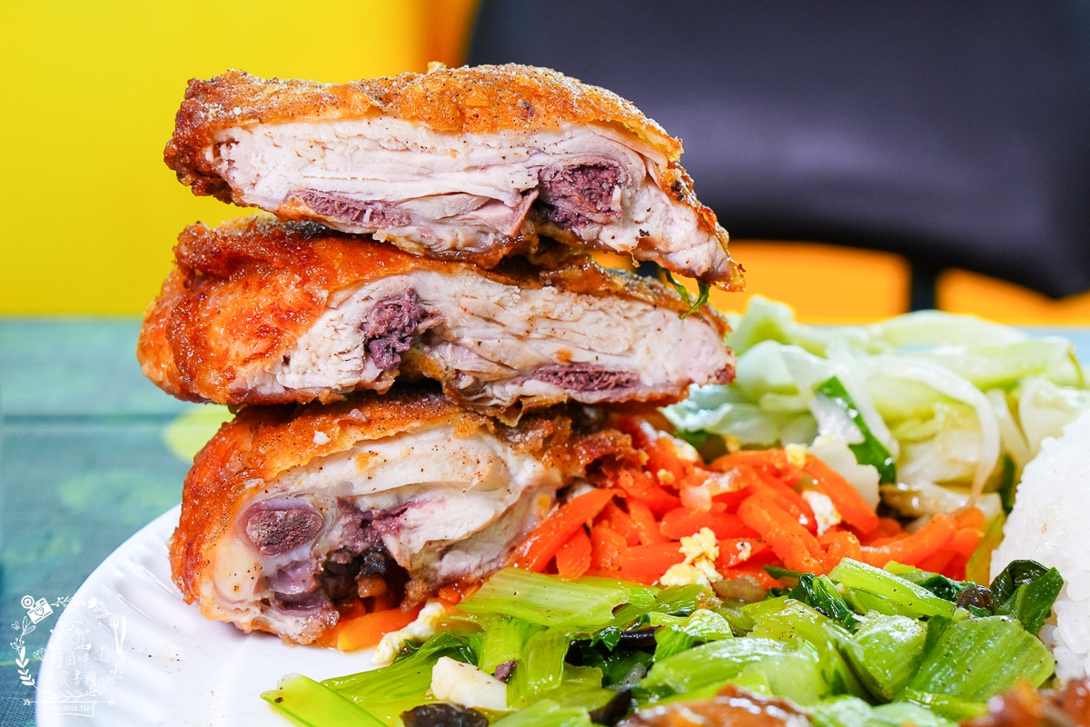 高雄便當推薦|快客利美食|少見的四菜便當店！而且份量超大超有飽足感的高雄便當！