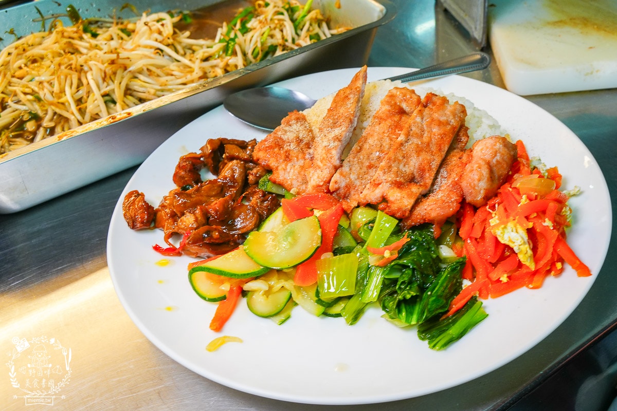 高雄便當推薦|快客利美食|少見的四菜便當店！而且份量超大超有飽足感的高雄便當！