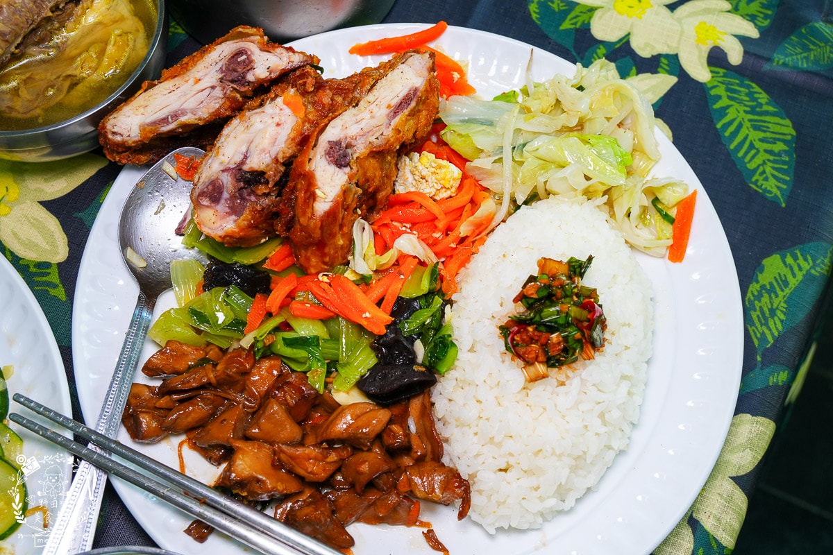 高雄便當推薦|快客利美食|少見的四菜便當店！而且份量超大超有飽足感的高雄便當！