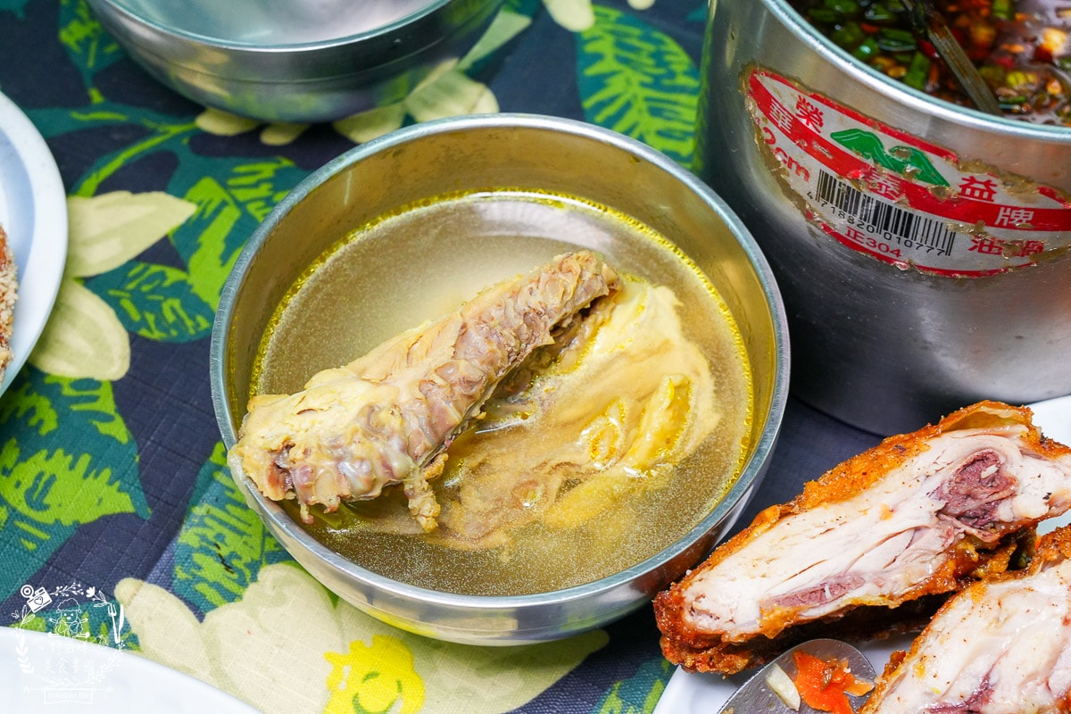 高雄便當推薦|快客利美食|少見的四菜便當店！而且份量超大超有飽足感的高雄便當！