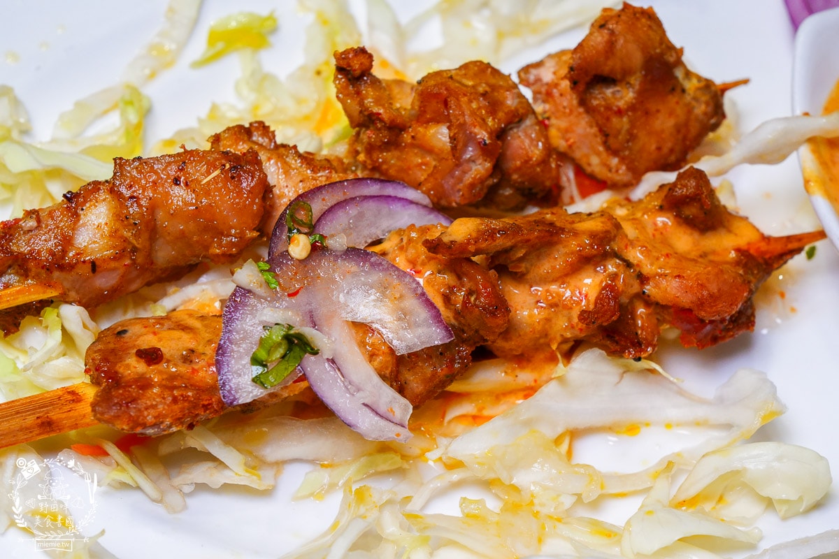 高雄泰式料理[泰來屋泰式料理]岡山捷運附近的人氣泰式美食|可以完全不辣的泰式料理