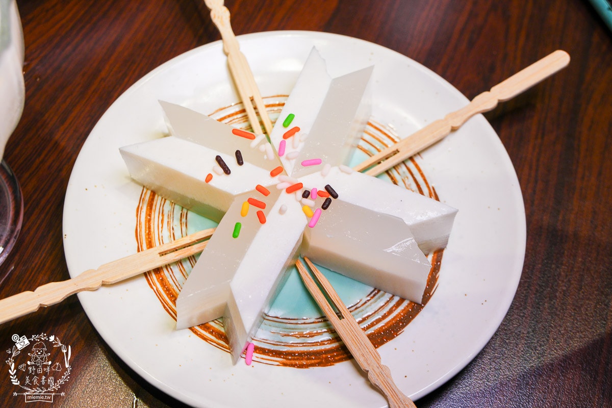 高雄泰式料理[泰來屋泰式料理]岡山捷運附近的人氣泰式美食|可以完全不辣的泰式料理