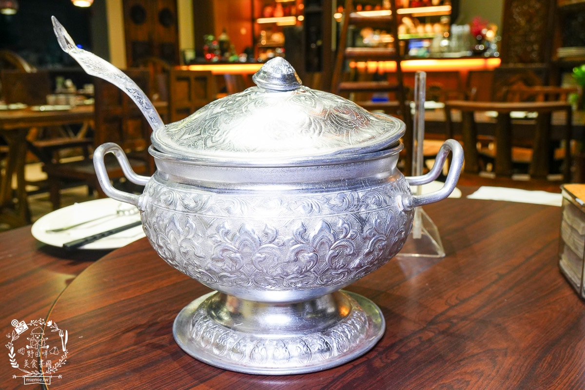 高雄泰式料理[泰來屋泰式料理]岡山捷運附近的人氣泰式美食|可以完全不辣的泰式料理