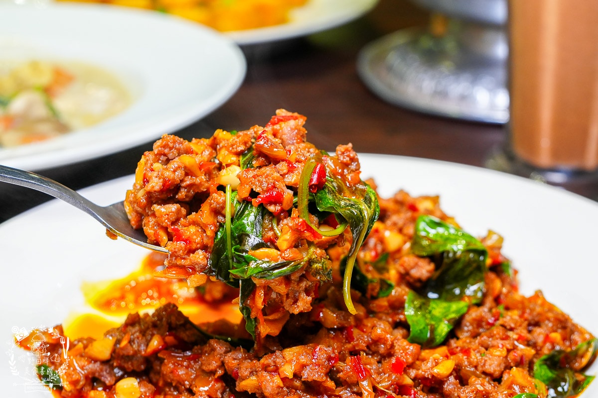 高雄泰式料理[泰來屋泰式料理]岡山捷運附近的人氣泰式美食|可以完全不辣的泰式料理