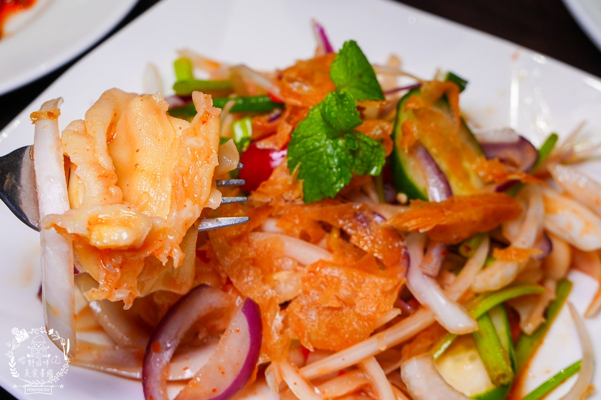 高雄泰式料理[泰來屋泰式料理]岡山捷運附近的人氣泰式美食|可以完全不辣的泰式料理