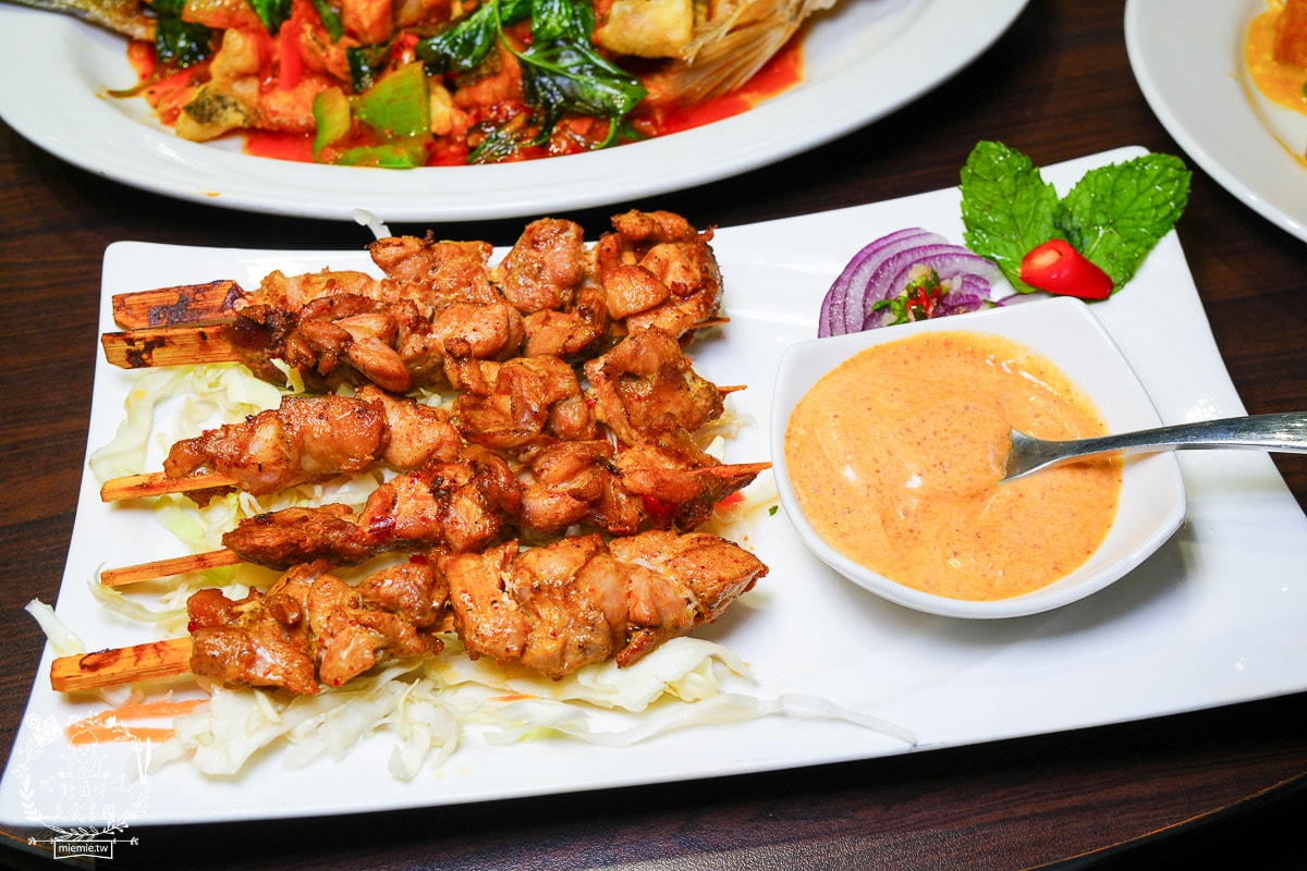 高雄泰式料理[泰來屋泰式料理]岡山捷運附近的人氣泰式美食|可以完全不辣的泰式料理