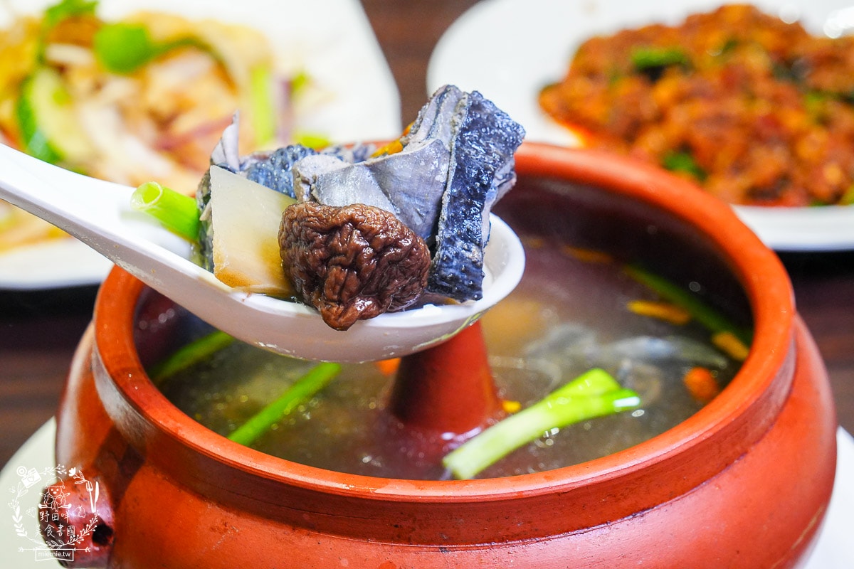 高雄泰式料理[泰來屋泰式料理]岡山捷運附近的人氣泰式美食|可以完全不辣的泰式料理