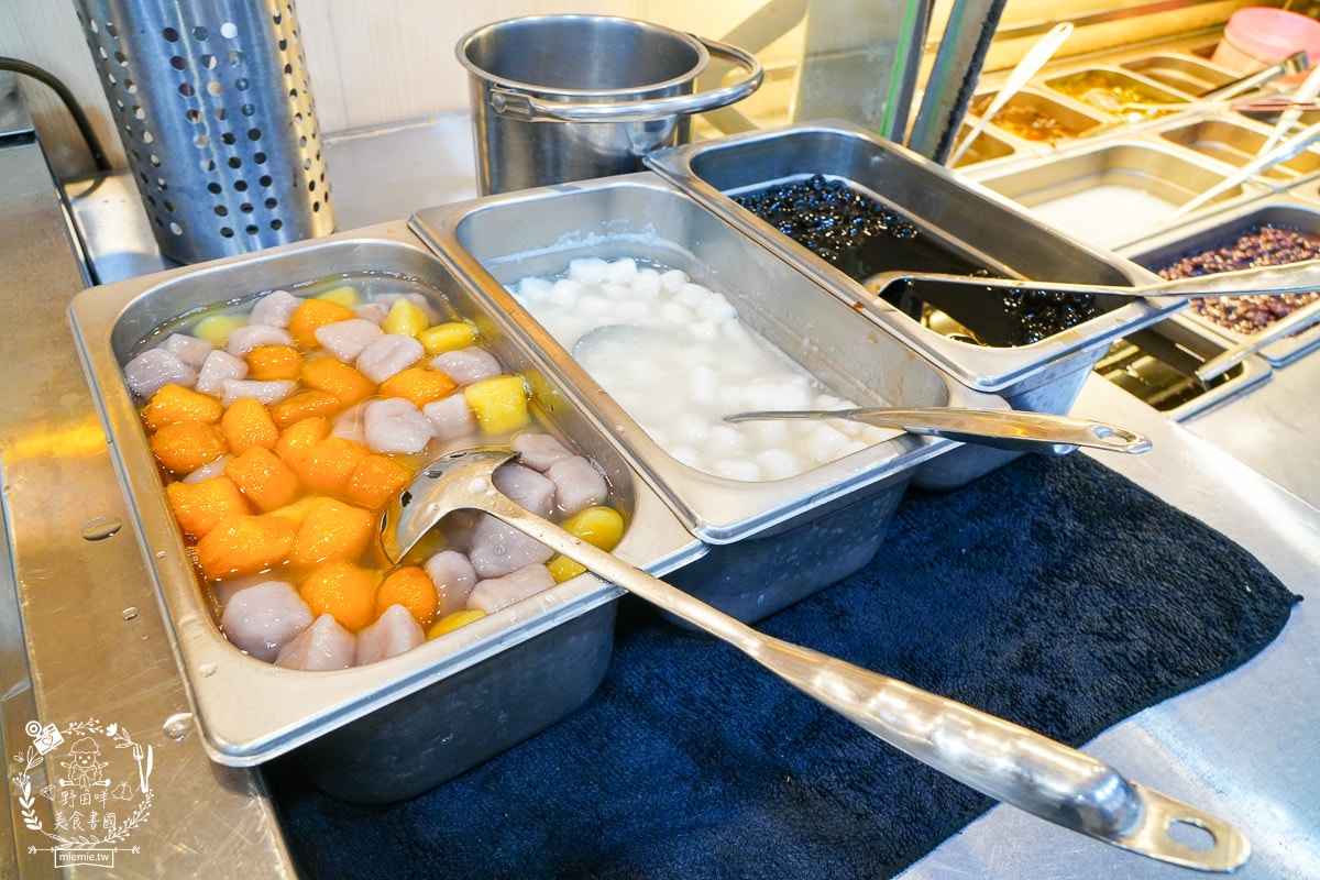 滿溢本舖巨蛋富國店|高雄療癒系甜品冰店!超過50年做豆花的經驗,傳承了三代的匠人精神! - 第10張圖 滿溢本舖巨蛋富國店|高雄療癒系甜品冰店!超過50年做豆花的經驗,傳承了三代的匠人精神!