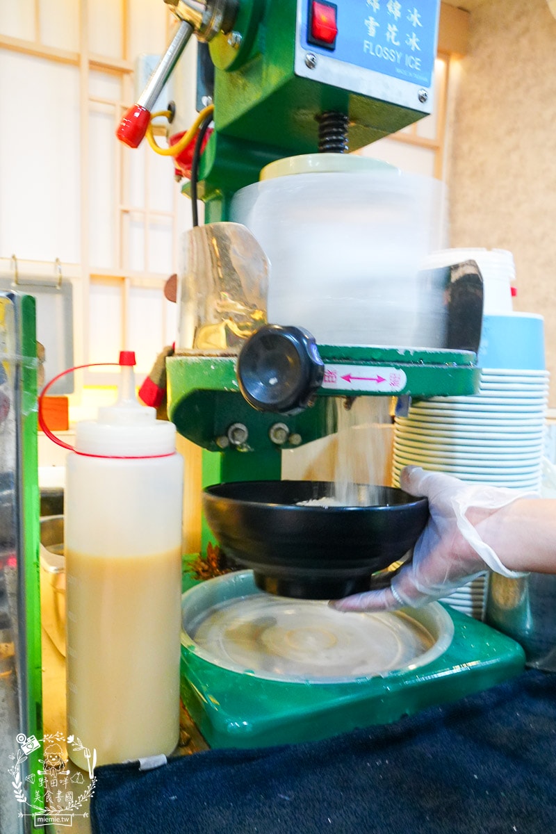 滿溢本舖巨蛋富國店|高雄療癒系甜品冰店!超過50年做豆花的經驗,傳承了三代的匠人精神! - 第11張圖 滿溢本舖巨蛋富國店|高雄療癒系甜品冰店!超過50年做豆花的經驗,傳承了三代的匠人精神!