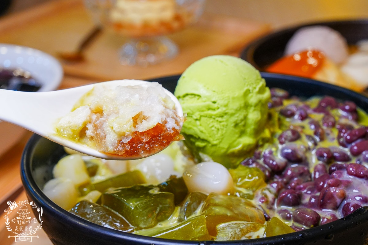 滿溢本舖巨蛋富國店|高雄療癒系甜品冰店!超過50年做豆花的經驗,傳承了三代的匠人精神! - 第22張圖 滿溢本舖巨蛋富國店|高雄療癒系甜品冰店!超過50年做豆花的經驗,傳承了三代的匠人精神!