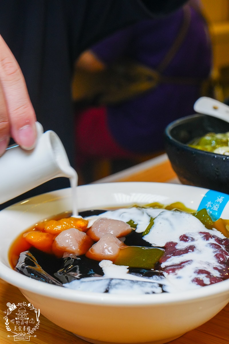 滿溢本舖巨蛋富國店|高雄療癒系甜品冰店!超過50年做豆花的經驗,傳承了三代的匠人精神! - 第29張圖 滿溢本舖巨蛋富國店|高雄療癒系甜品冰店!超過50年做豆花的經驗,傳承了三代的匠人精神!