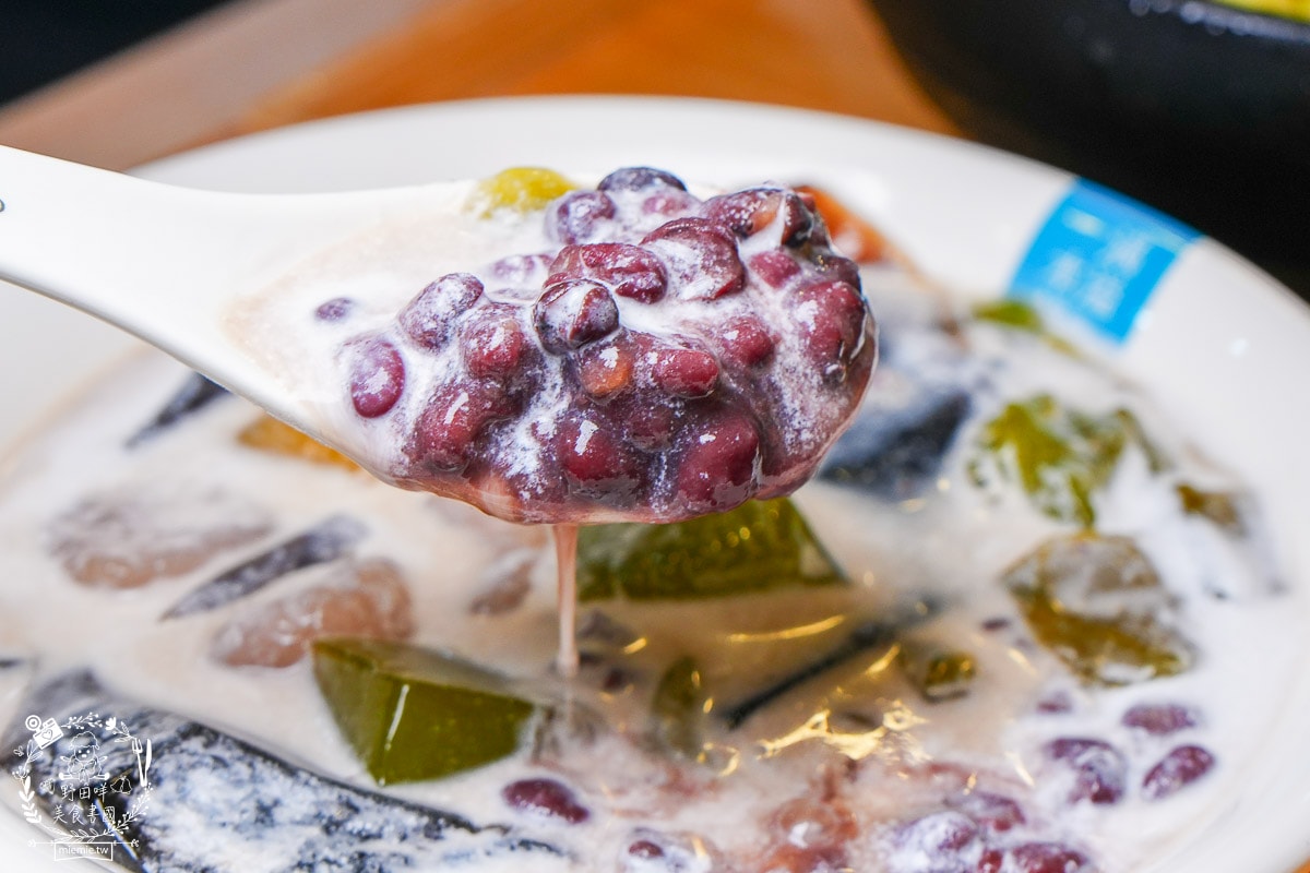 滿溢本舖巨蛋富國店|高雄療癒系甜品冰店!超過50年做豆花的經驗,傳承了三代的匠人精神! - 第33張圖 滿溢本舖巨蛋富國店|高雄療癒系甜品冰店!超過50年做豆花的經驗,傳承了三代的匠人精神!