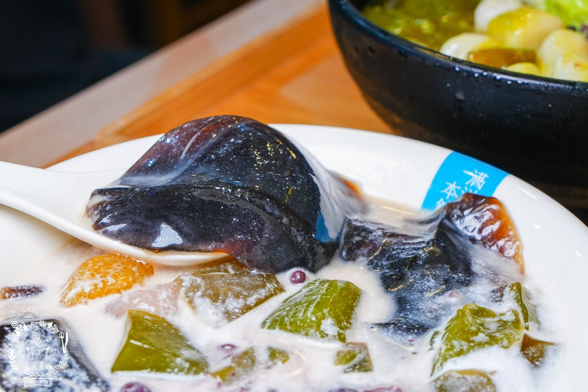 滿溢本舖巨蛋富國店|高雄療癒系甜品冰店!超過50年做豆花的經驗,傳承了三代的匠人精神! - 第30張圖 滿溢本舖巨蛋富國店|高雄療癒系甜品冰店!超過50年做豆花的經驗,傳承了三代的匠人精神!