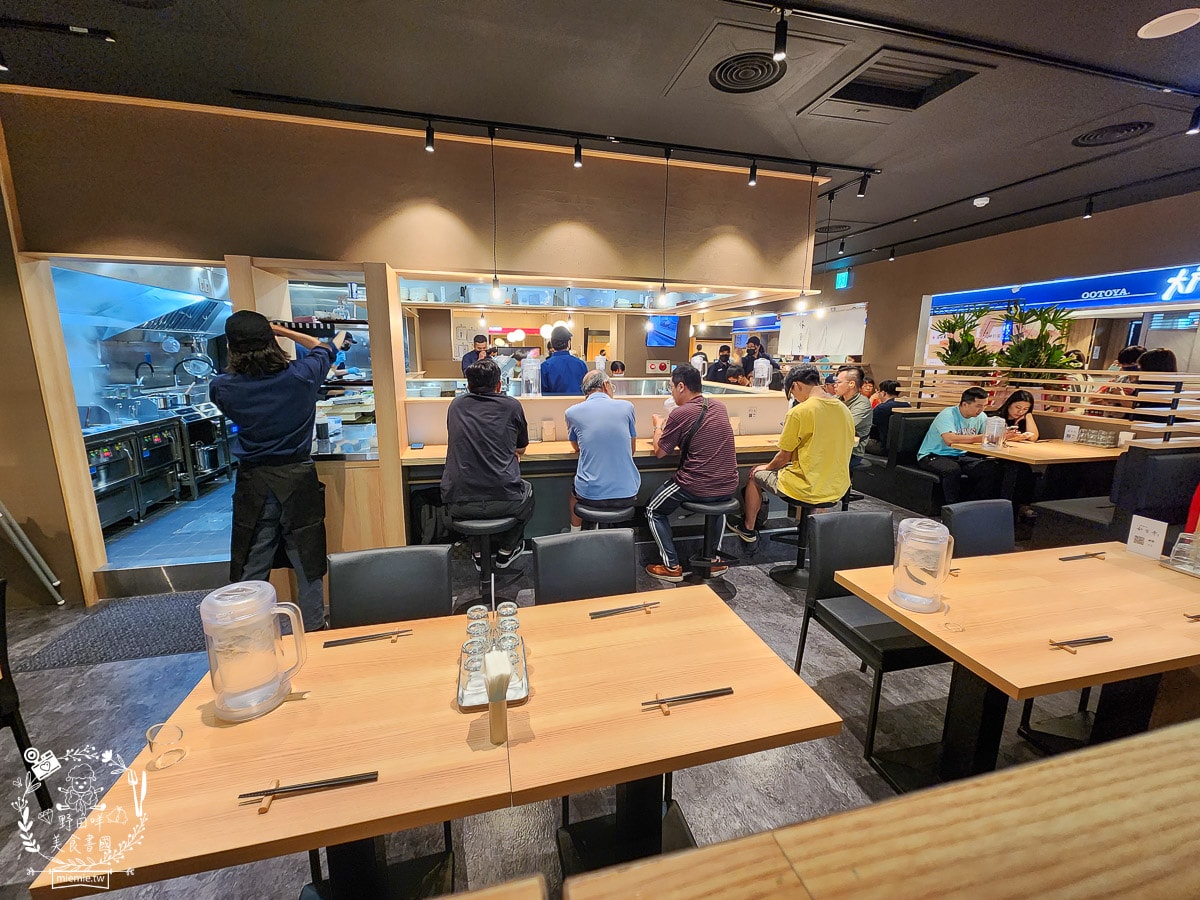 台灣首間神宮寺二層泡雞白湯就在高雄漢神巨蛋!高雄就能吃到名古屋人氣二層泡雞白湯拉麵！