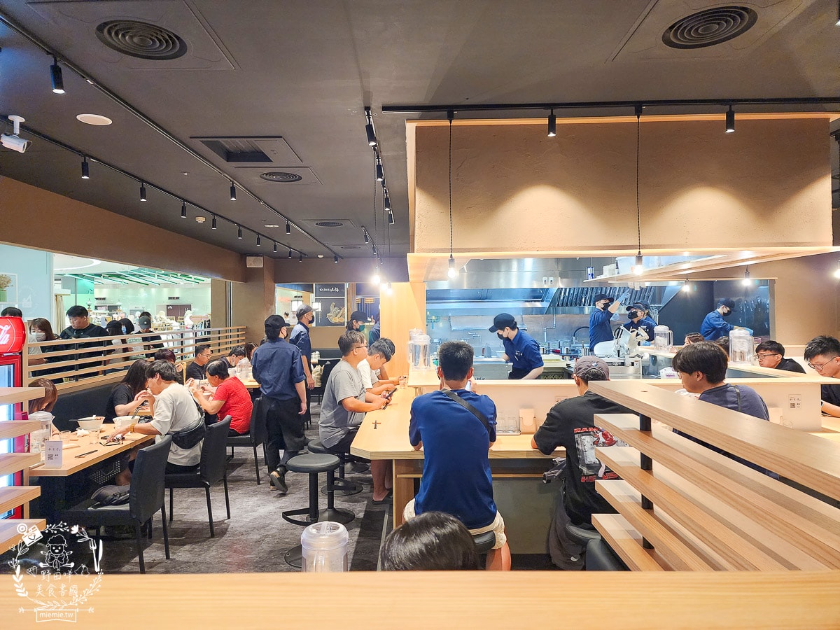 台灣首間神宮寺二層泡雞白湯就在高雄漢神巨蛋!高雄就能吃到名古屋人氣二層泡雞白湯拉麵！