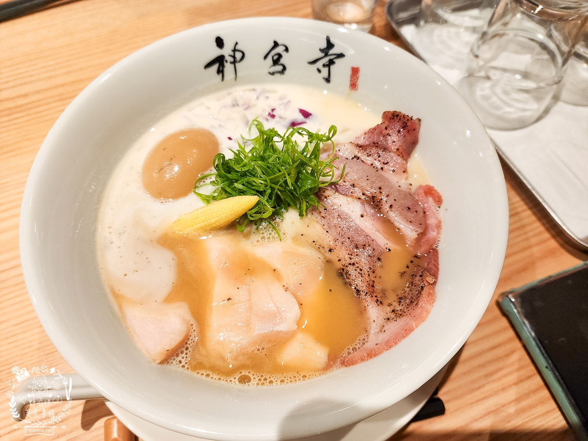 台灣首間神宮寺二層泡雞白湯就在高雄漢神巨蛋!高雄就能吃到名古屋人氣二層泡雞白湯拉麵！